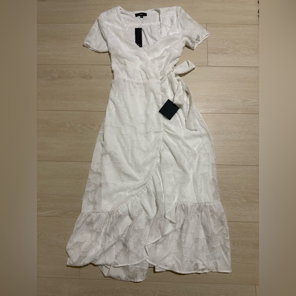 NWT Lulu’s White Short Sleeve Wrap Midi Dress - Picture 2 of 10